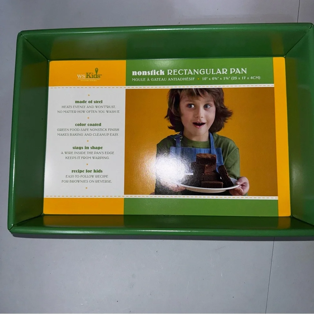Williams Sonoma Bakeware Kids 3 Pieces Cookie Sheet, Muffin Tin & Brownie Pan‎